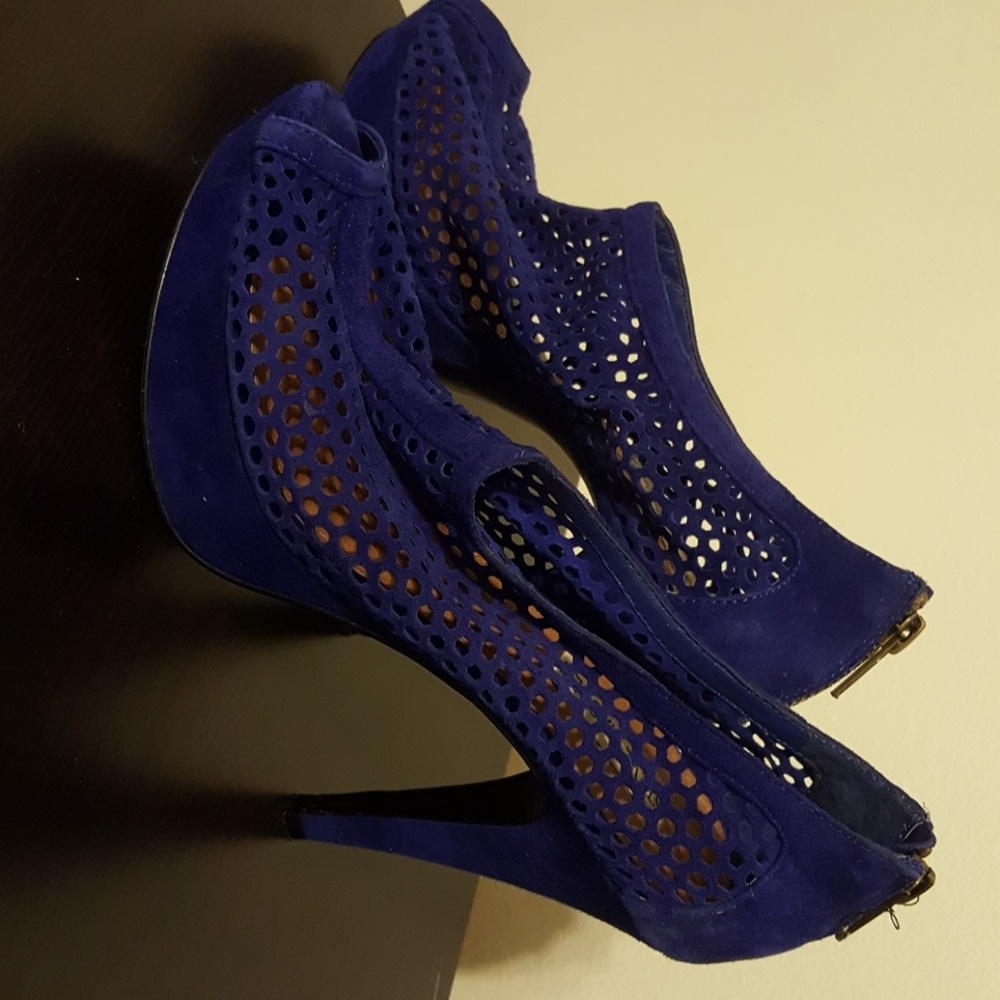 Shoes - Picture 3 of 3
